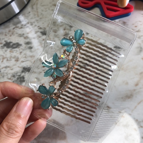 Hair accessories - Picture 4 of 4